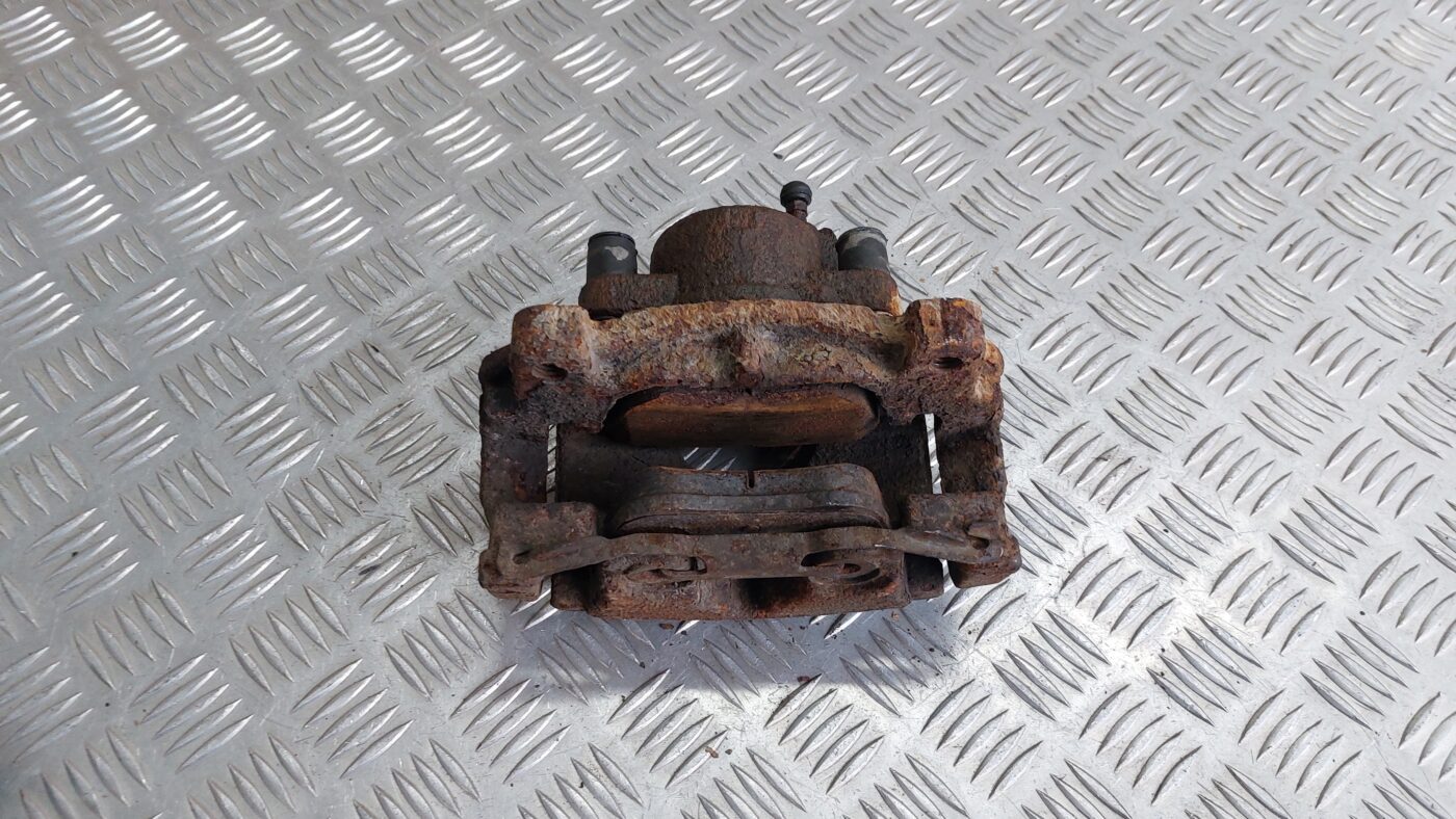 Priekšējais labais suports priekš VOLVO V60 2012 2 Priekšējais labais suports priekš VOLVO V60 2012