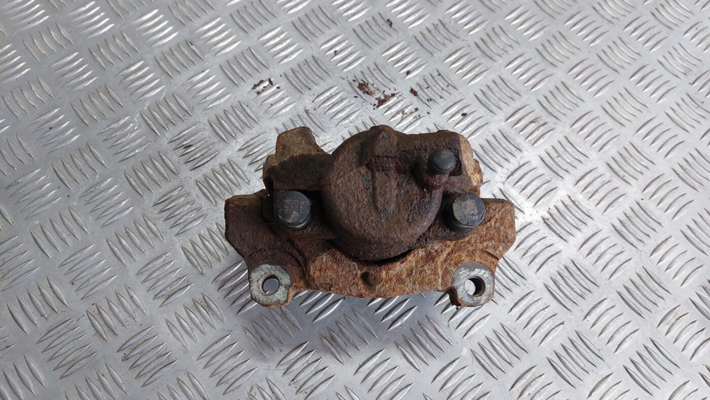 Priekšējais labais suports priekš VOLVO V60 2012 3 Priekšējais labais suports priekš VOLVO V60 2012