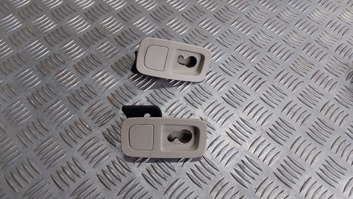 Kravas stiprināšanas eņģe bagāžniekā priekš VOLVO V60 2012 1 Kravas stiprināšanas eņģe bagāžniekā priekš VOLVO V60 2012