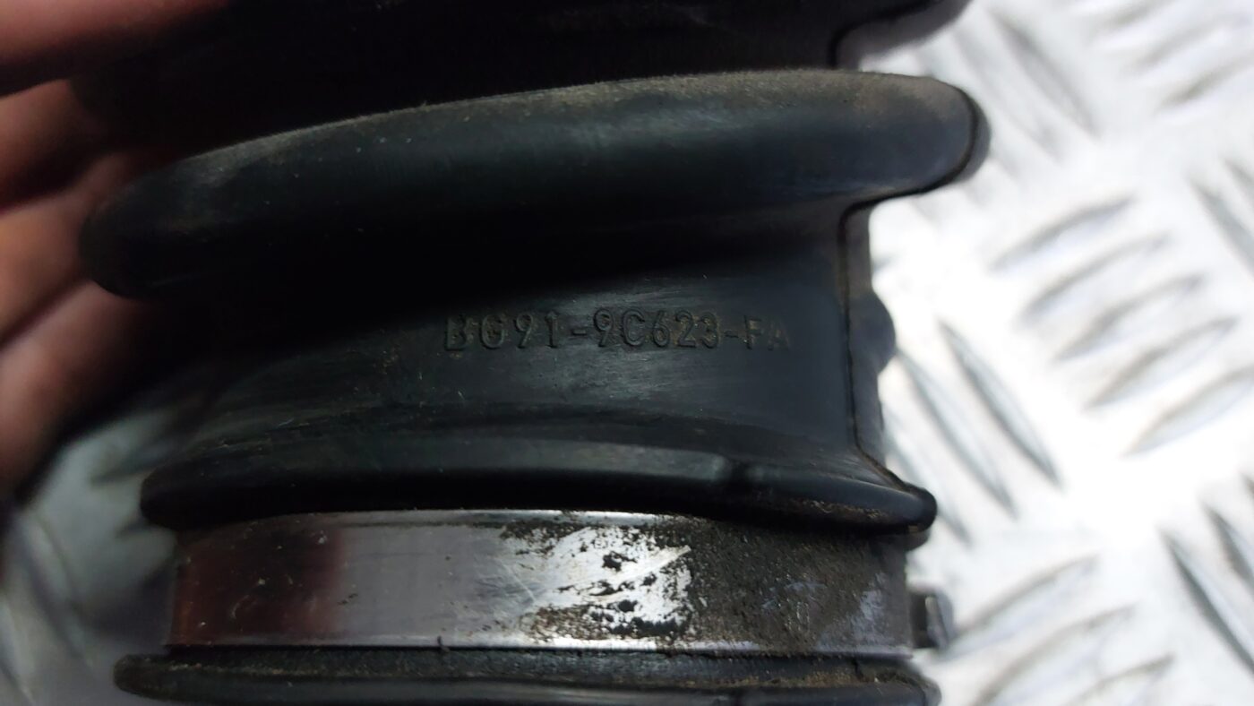 Gaisa filtra korpusa caurule priekš VOLVO V60 2012