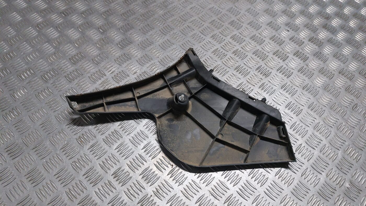 Aizmugurēja bufera kronšteins priekš VOLVO V60 2012