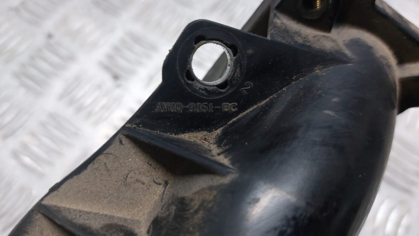 Interkulera caurule priekš VOLVO V60 2012 3 Interkulera caurule priekš VOLVO V60 2012