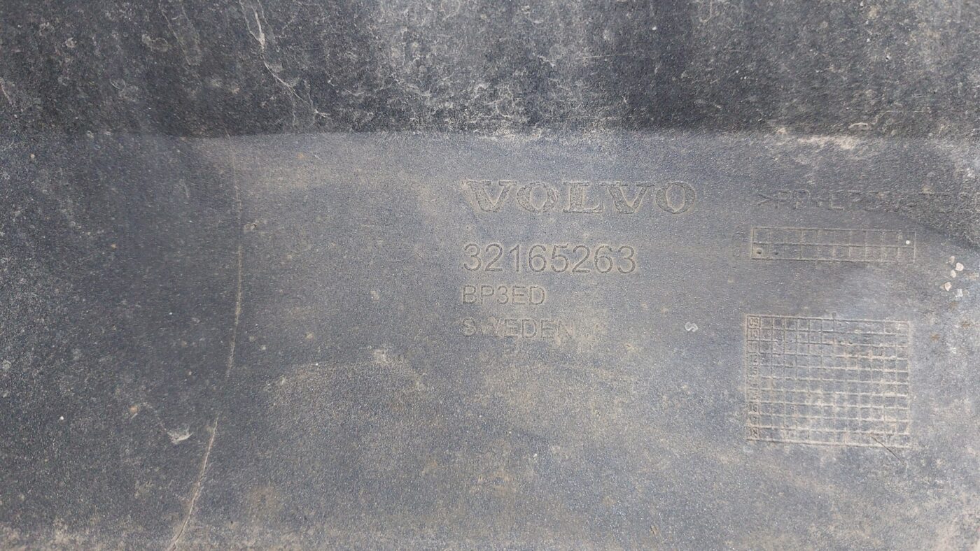 Aizmugures buferis priekš VOLVO V60 2012 4 Aizmugures buferis priekš VOLVO V60 2012