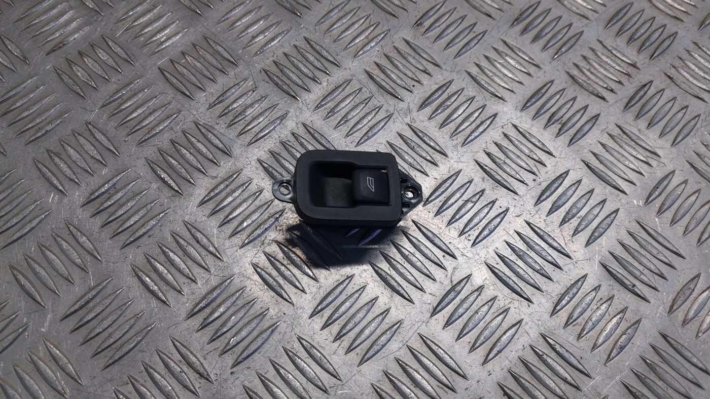 Stikla pacelšanas poga priekš VOLVO V60 2012