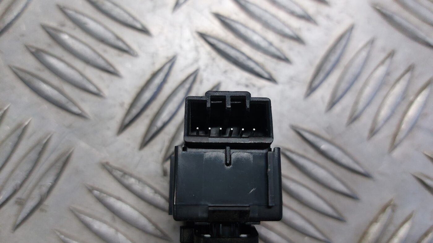 Atvēršanas/aizvēršanas poga priekš VOLVO V60 2012