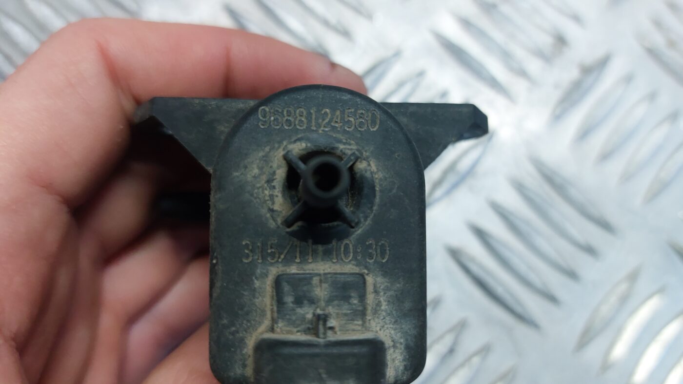 Solenoīda vakuuma vārsts priekš VOLVO V60 2012 4 Solenoīda vakuuma vārsts priekš VOLVO V60 2012