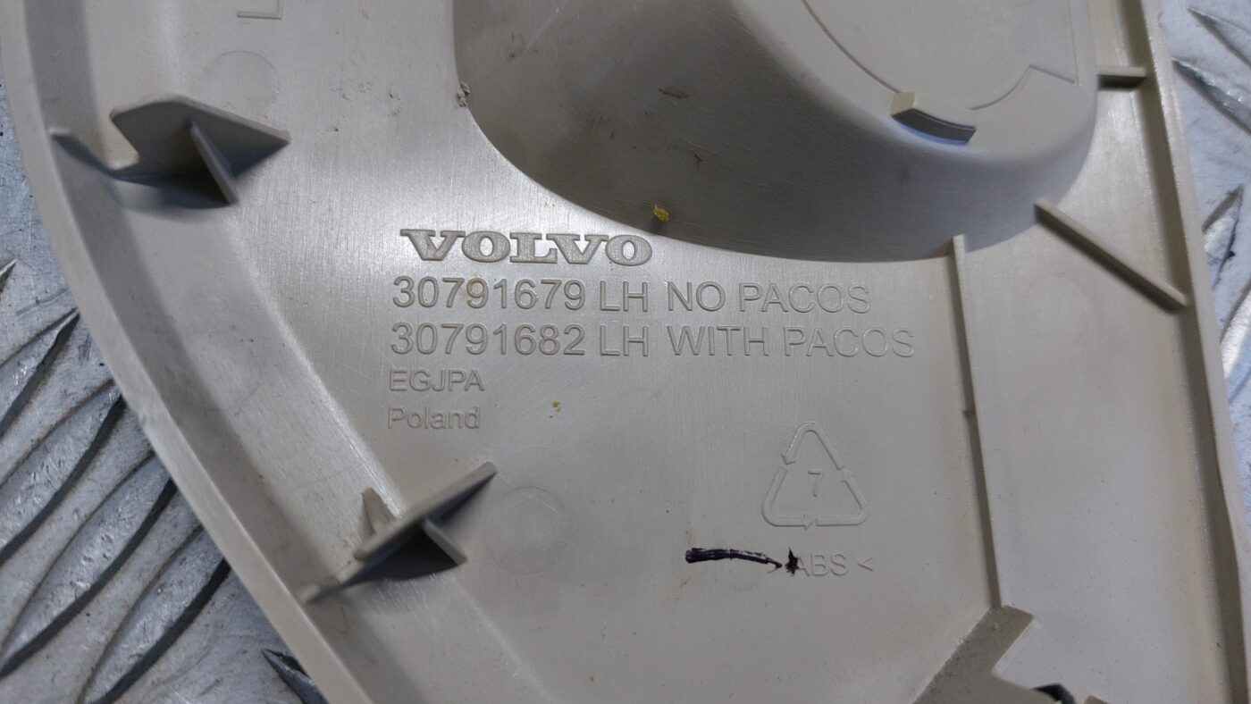 Mērinstrumentu paneļa sānu apdare priekš VOLVO V60 2012