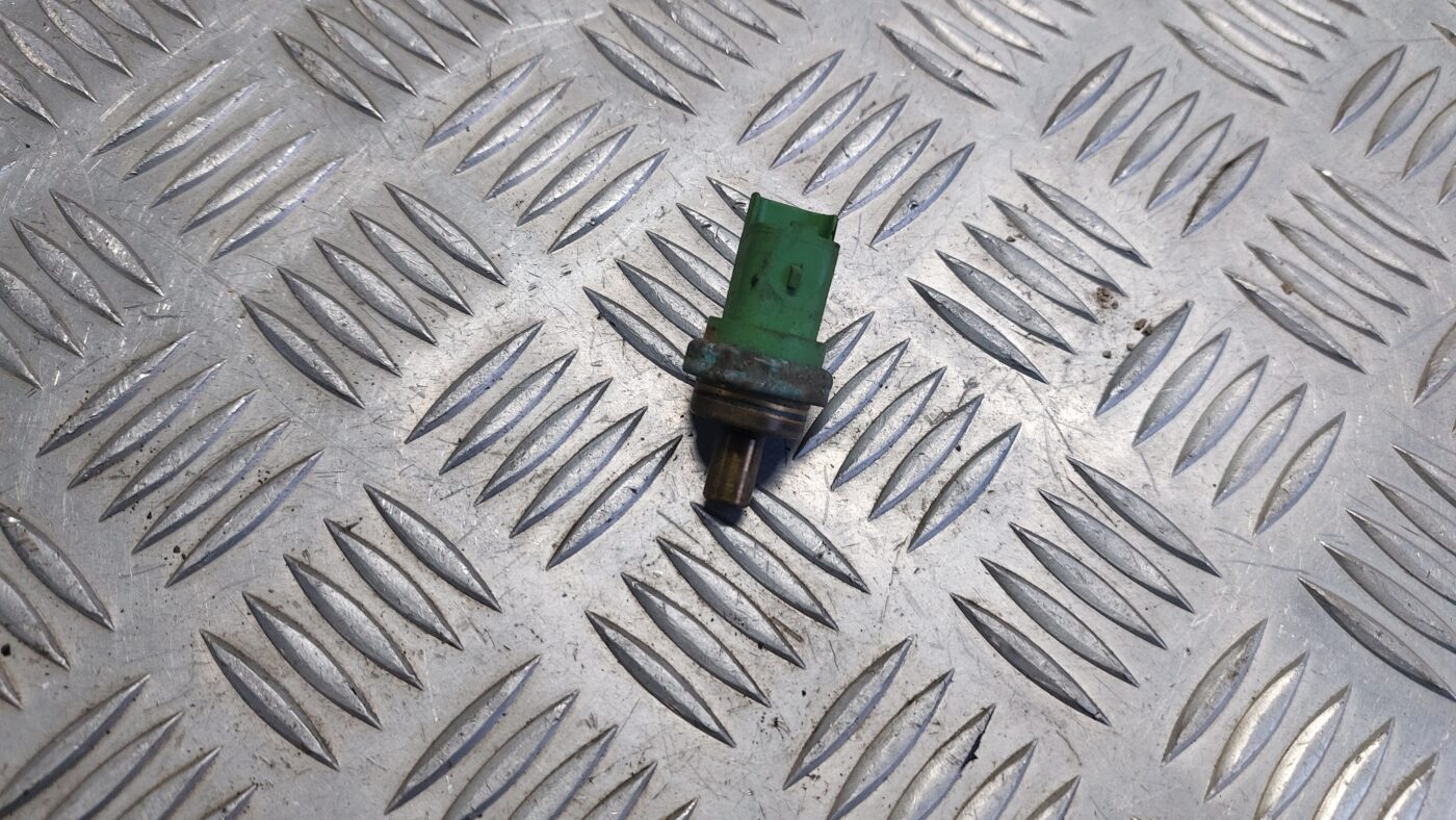 Dzesēšanas šķidruma temperatūras sensors priekš VOLVO V60 2012 1 Dzesēšanas šķidruma temperatūras sensors priekš VOLVO V60 2012