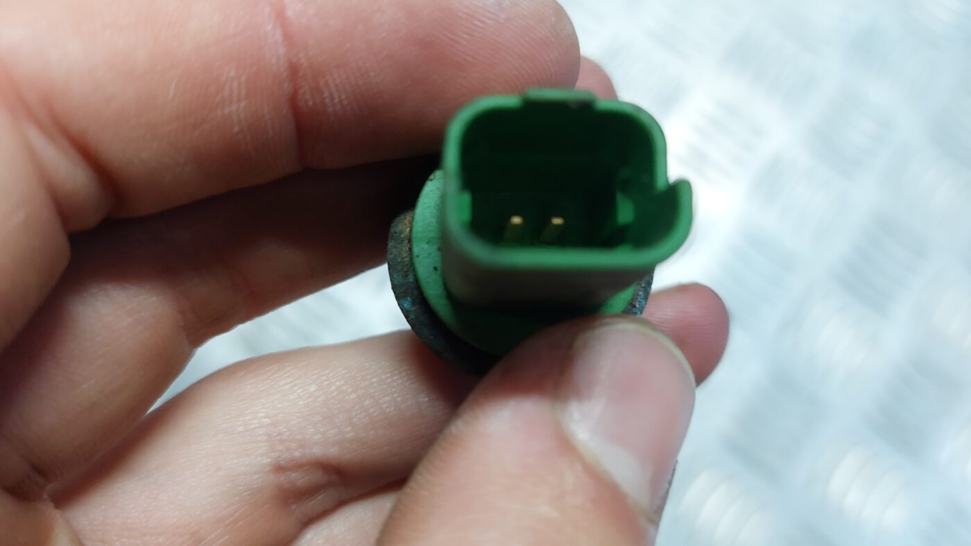 Dzesēšanas šķidruma temperatūras sensors priekš VOLVO V60 2012 2 Dzesēšanas šķidruma temperatūras sensors priekš VOLVO V60 2012