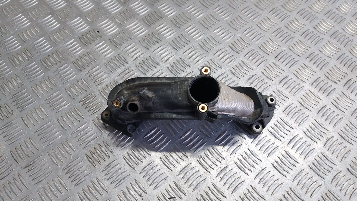 Interkulera caurule priekš VOLVO V60 2012 2 Interkulera caurule priekš VOLVO V60 2012