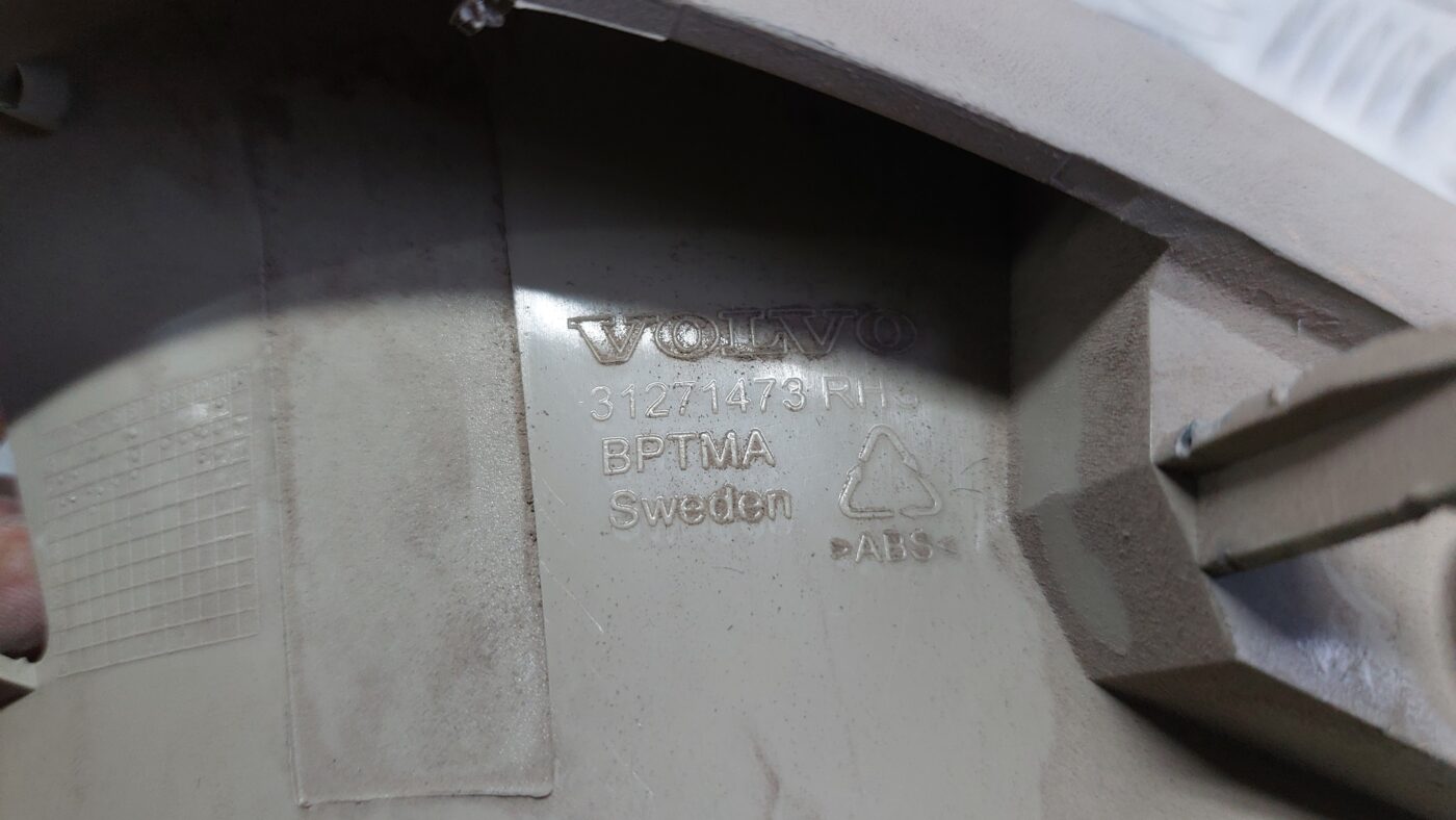 Bagāžnieka vāka apdare priekš VOLVO V60 2012