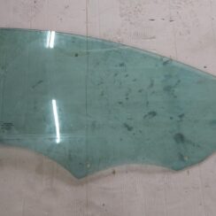 Priekšējo labo durvju stikls priekš VOLVO V60 2012