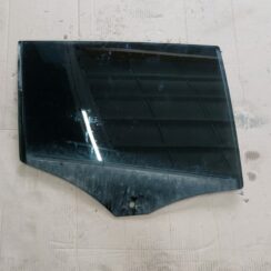 Aizmugurējo labo durvju stikls priekš VOLVO V60 2012