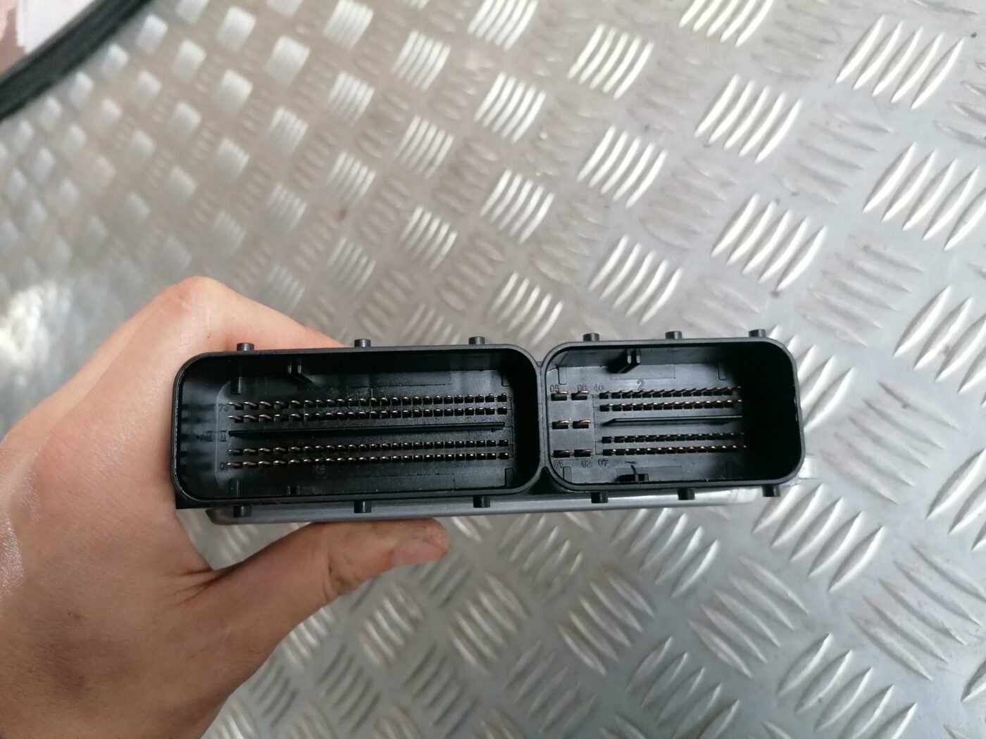 Dzinēja vadības bloks priekš BMW 123 E87 2008 BLACK 2 Dzinēja vadības bloks priekš BMW 123 E87 2008 BLACK