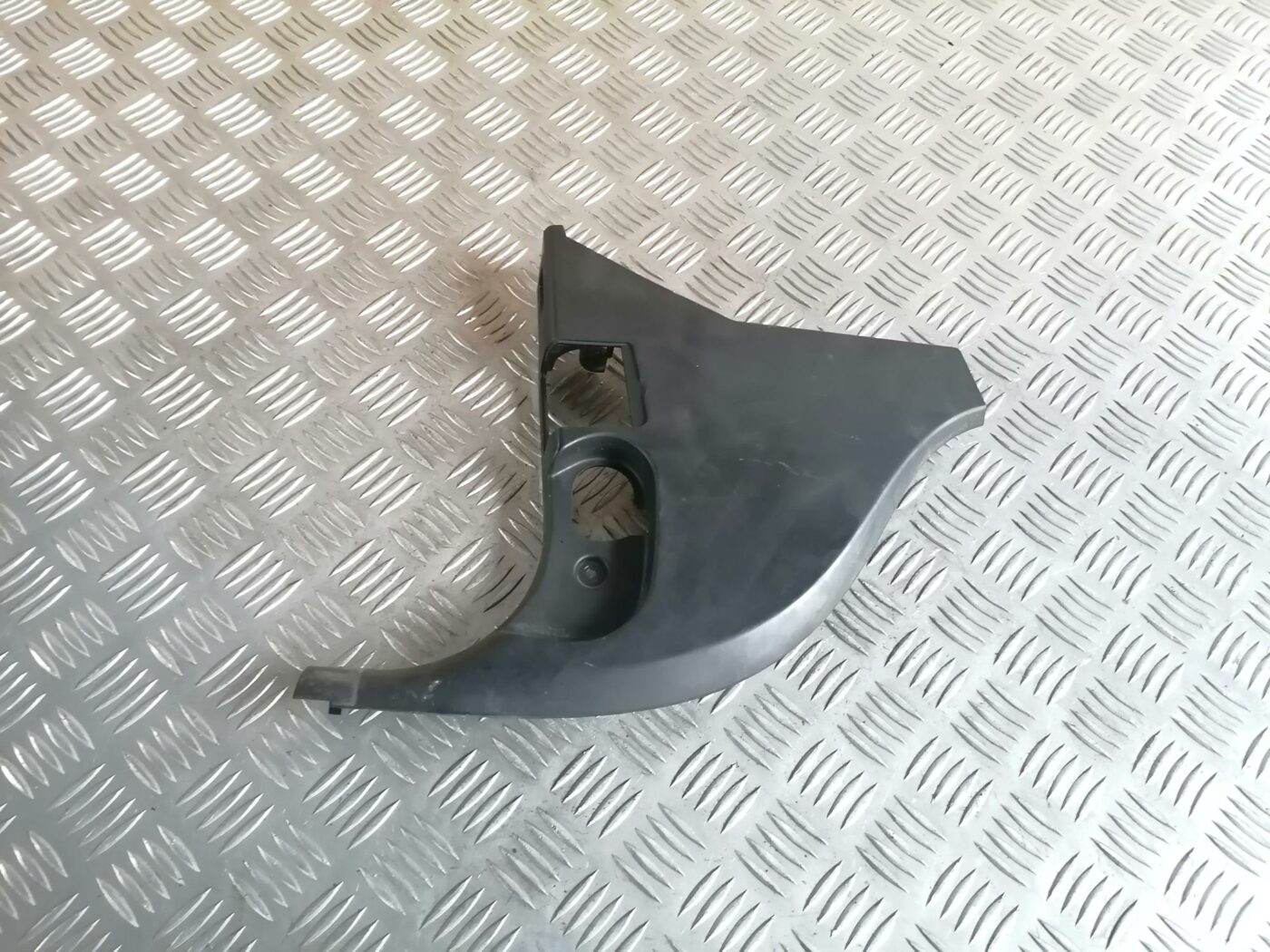 Sliekšņa priekšēja kreisa uzlika (salonā) priekš BMW 123 E87 2008 BLACK 1 Sliekšņa priekšēja kreisa uzlika (salonā) priekš BMW 123 E87 2008 BLACK