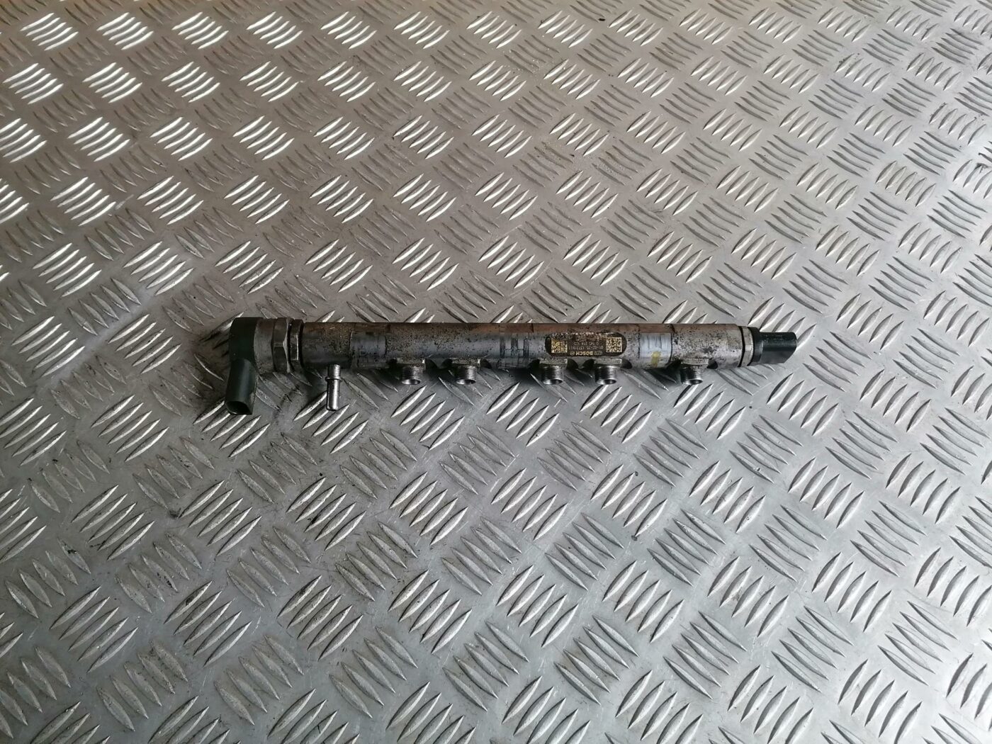 Degvielas sadales caurule priekš BMW 123 E87 2008 BLACK