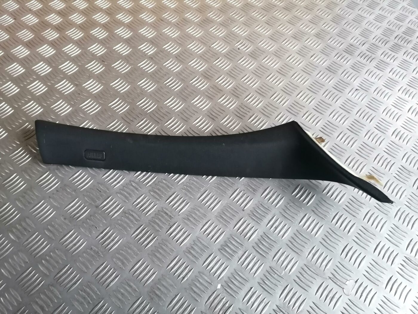 Priekšējas salona statnes apdare priekš BMW 123 E87 2008 BLACK 1 Priekšējas salona statnes apdare priekš BMW 123 E87 2008 BLACK