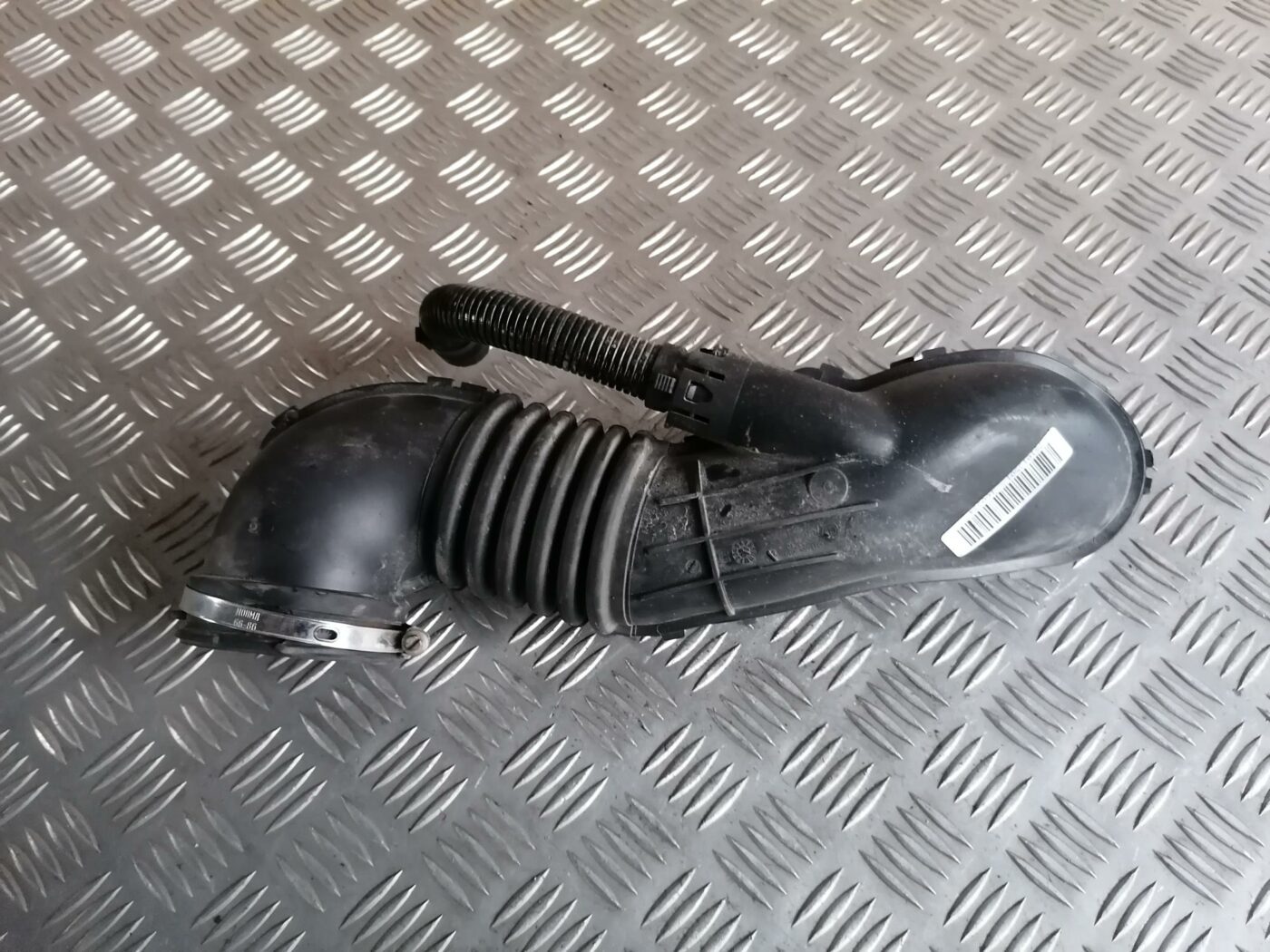 Interkulera caurule priekš BMW 123 E87 2008 BLACK 1 Interkulera caurule priekš BMW 123 E87 2008 BLACK