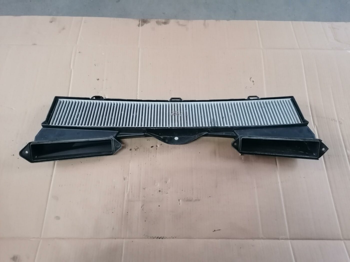 Salona gaisa filtra korpuss priekš BMW 123 E87 2008 BLACK 1 Salona gaisa filtra korpuss priekš BMW 123 E87 2008 BLACK