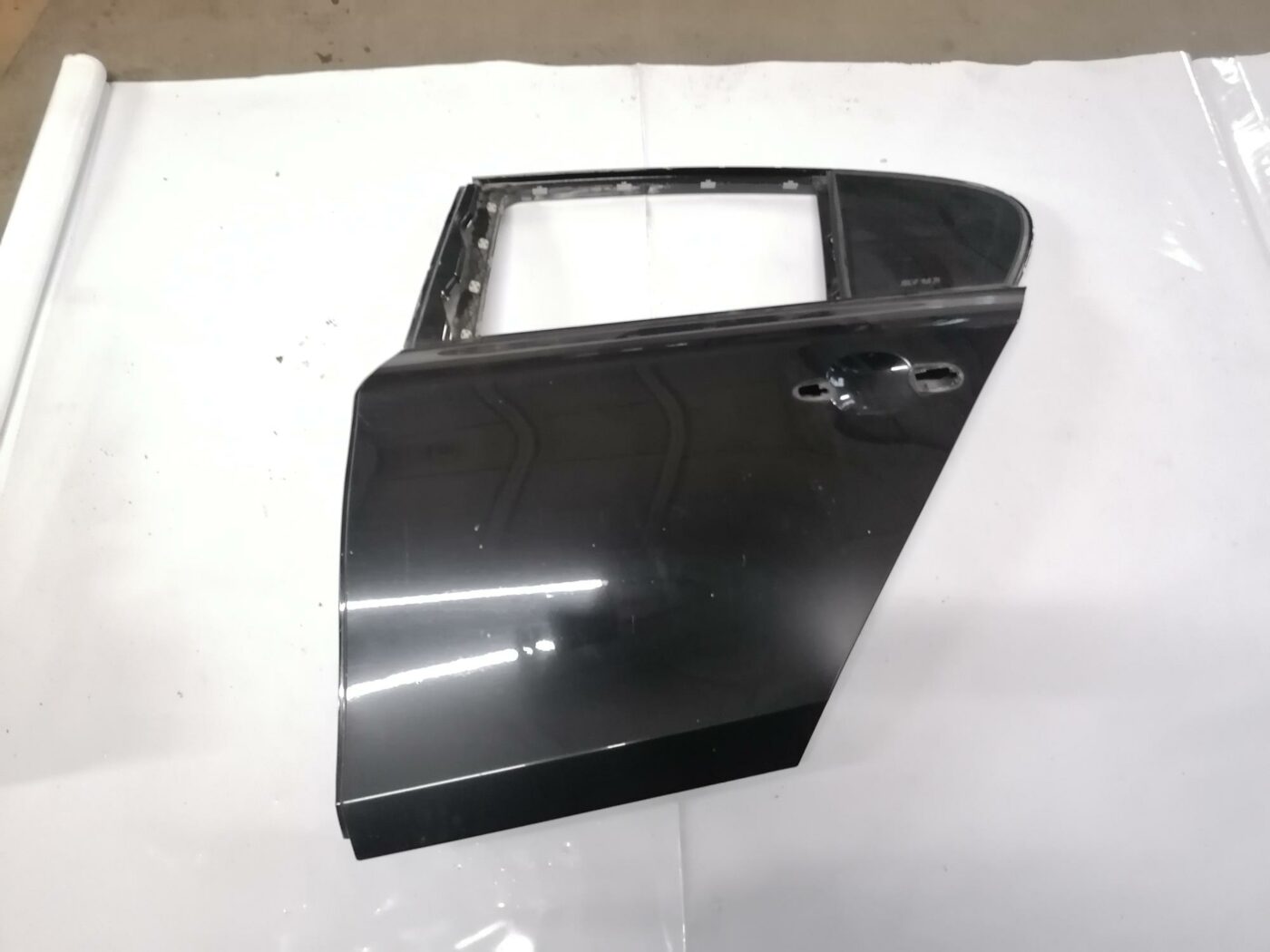 Aizmugurējās kreisās durvis priekš BMW 123 E87 2008 BLACK 1 Aizmugurējās kreisās durvis priekš BMW 123 E87 2008 BLACK