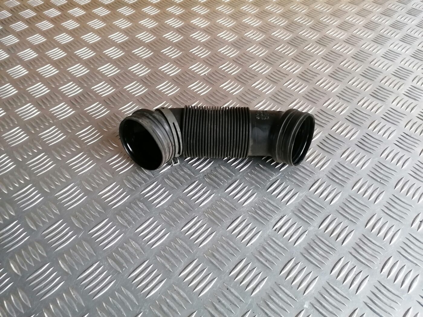 Gaisa filtra korpusa caurule priekš ŠKODA OCTAVIA 2006