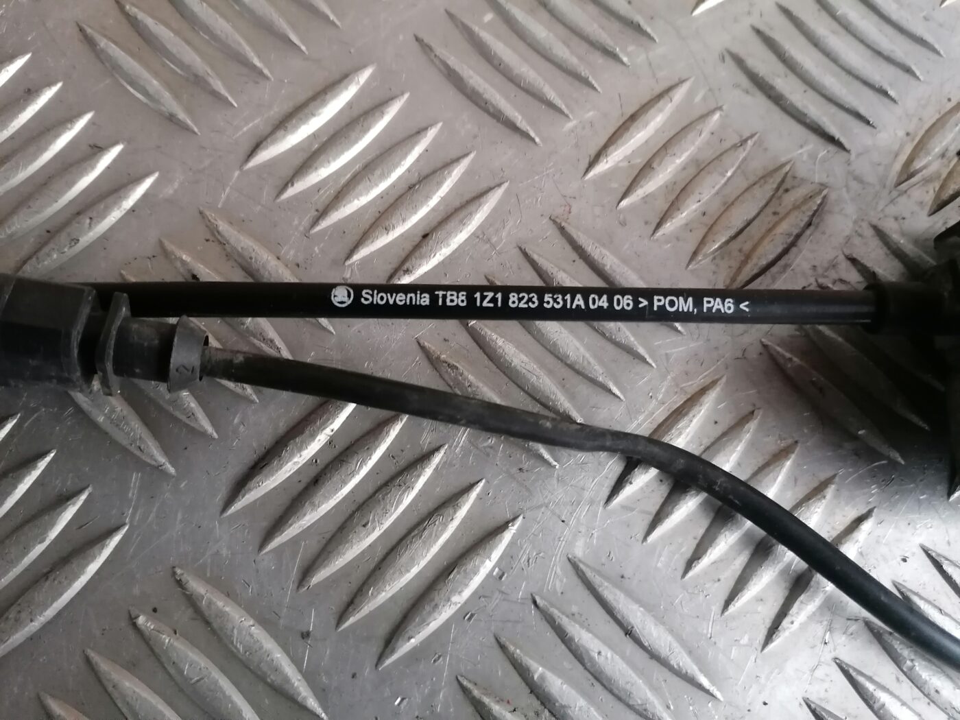 Pārsega slēdzene priekš ŠKODA OCTAVIA 2006 5 Pārsega slēdzene priekš ŠKODA OCTAVIA 2006