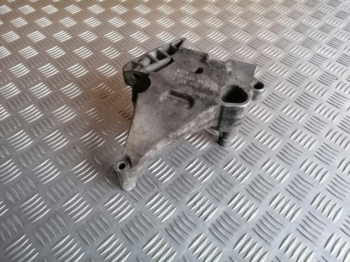 Dzinēja kronšteins priekš ŠKODA OCTAVIA 2006 1 Dzinēja kronšteins priekš ŠKODA OCTAVIA 2006