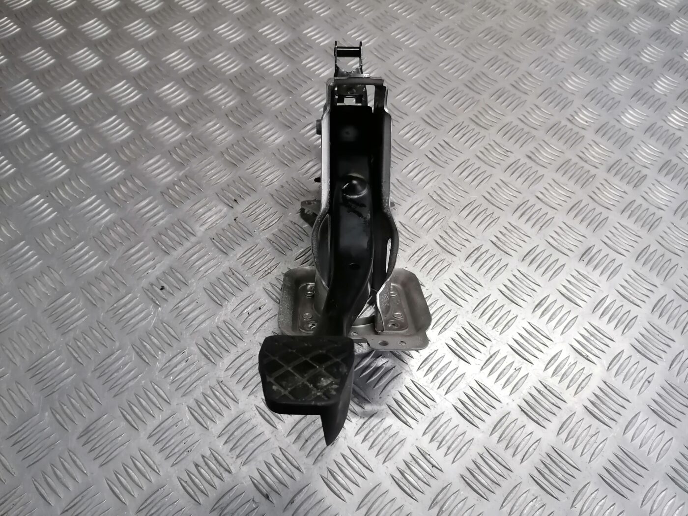 Bremžu pedālis priekš ŠKODA OCTAVIA 2006 2 Bremžu pedālis priekš ŠKODA OCTAVIA 2006