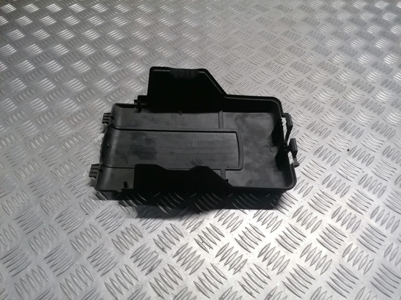 Akumulatora vāks priekš ŠKODA OCTAVIA 2006