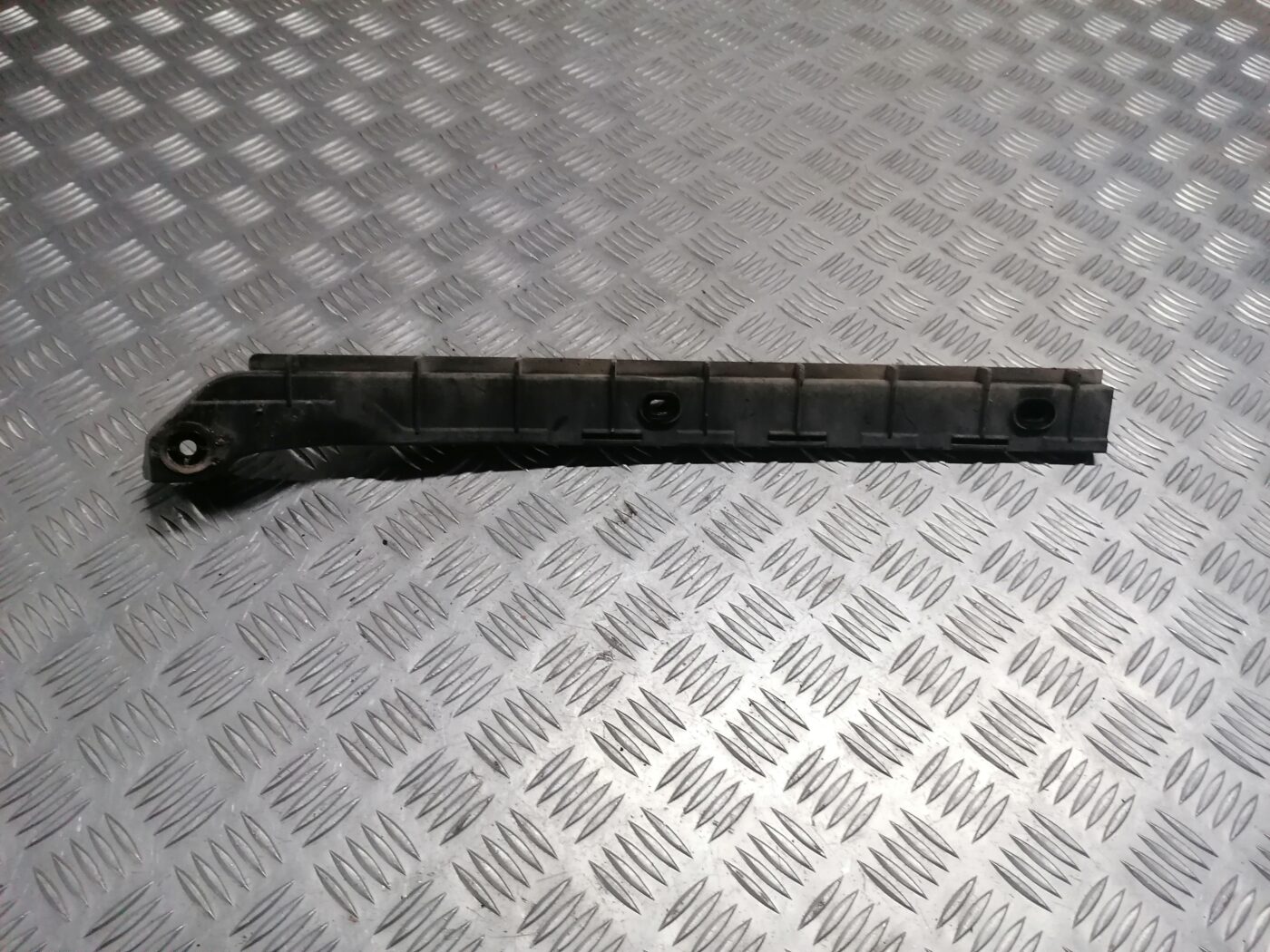 Aizmugurējā spārna un bufera stiprinājums priekš ŠKODA OCTAVIA 2006