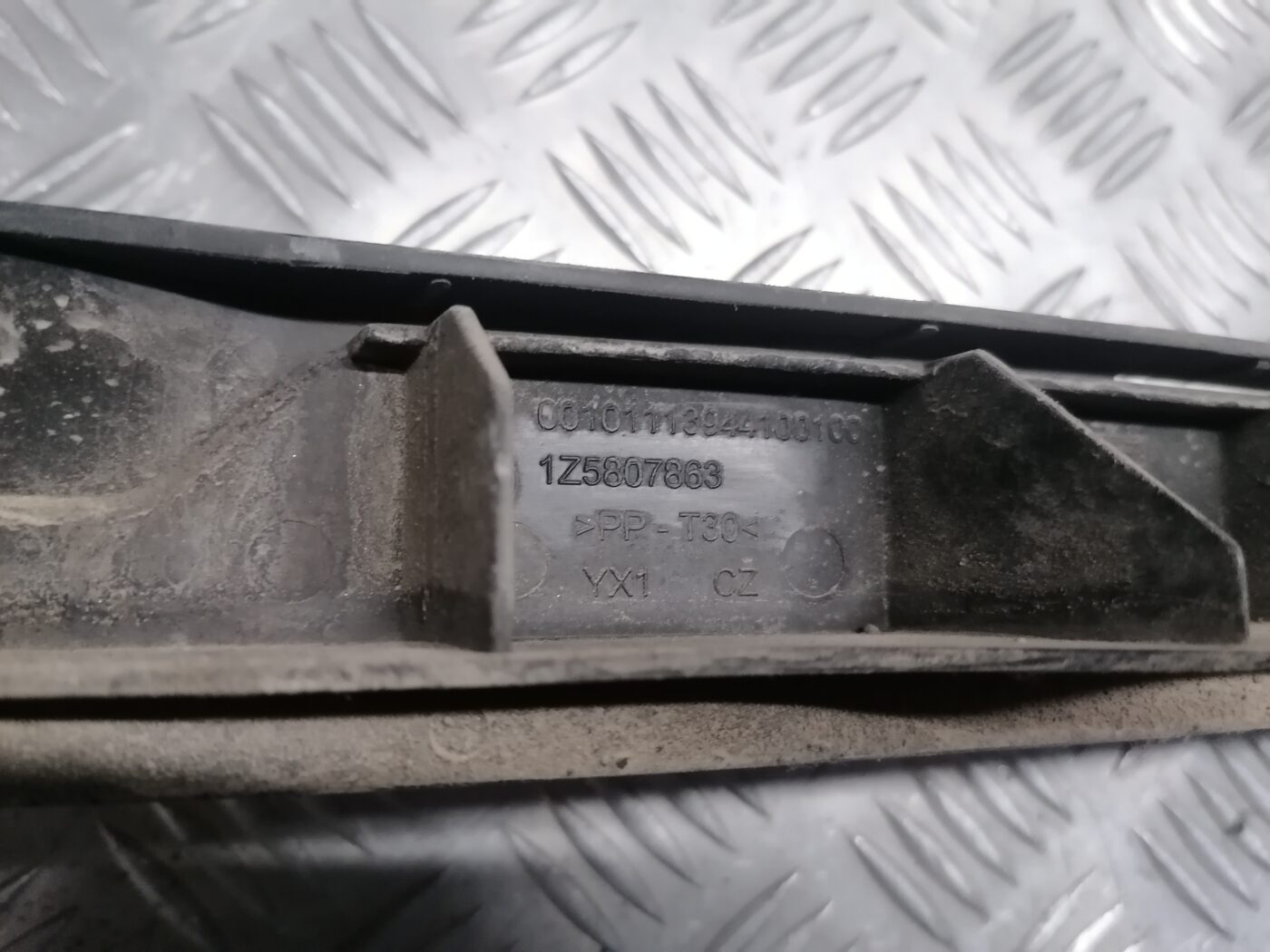 Aizmugurējā spārna un bufera stiprinājums priekš ŠKODA OCTAVIA 2006