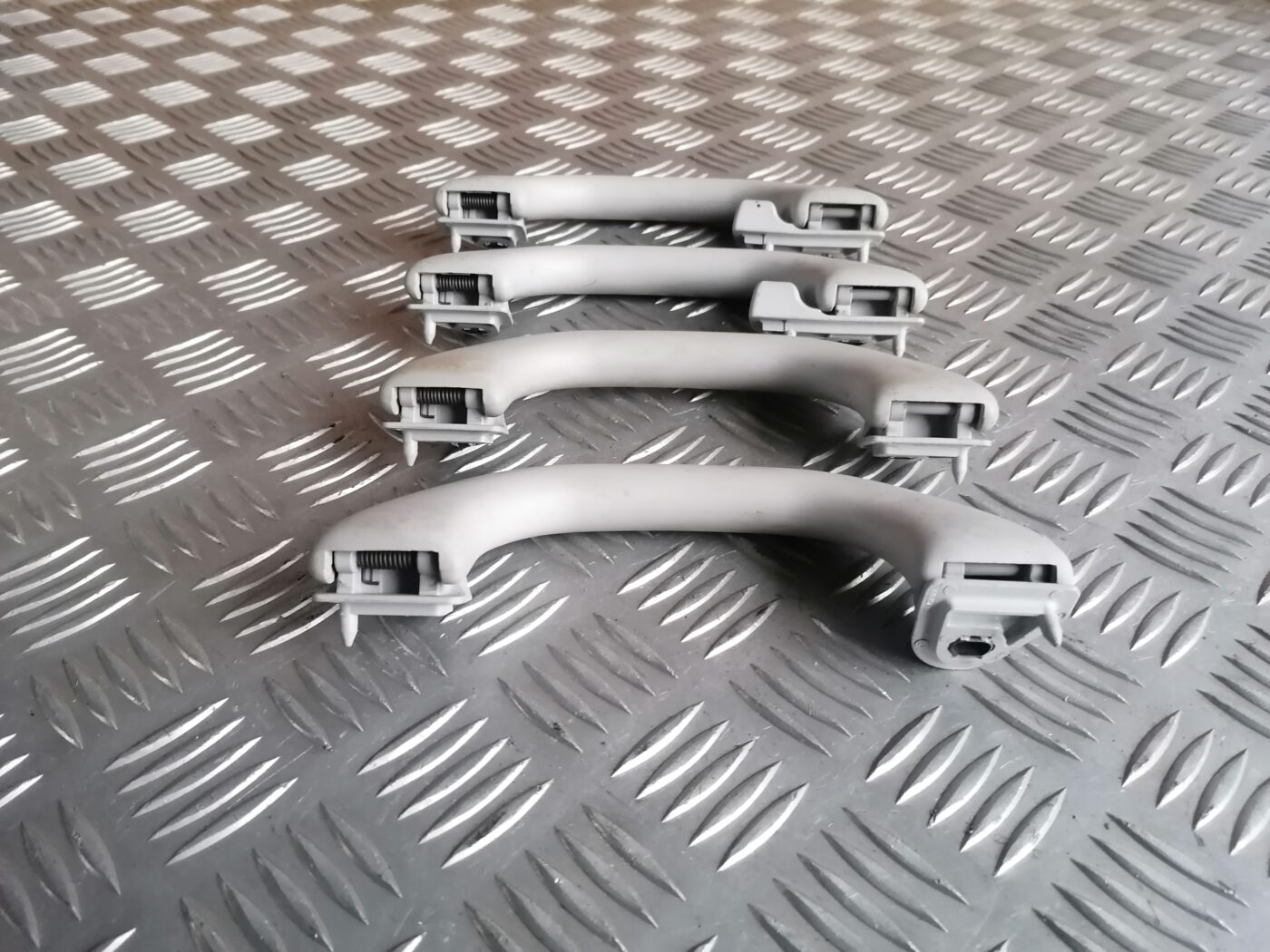 Salona rokturis griestos priekš ŠKODA OCTAVIA 2006