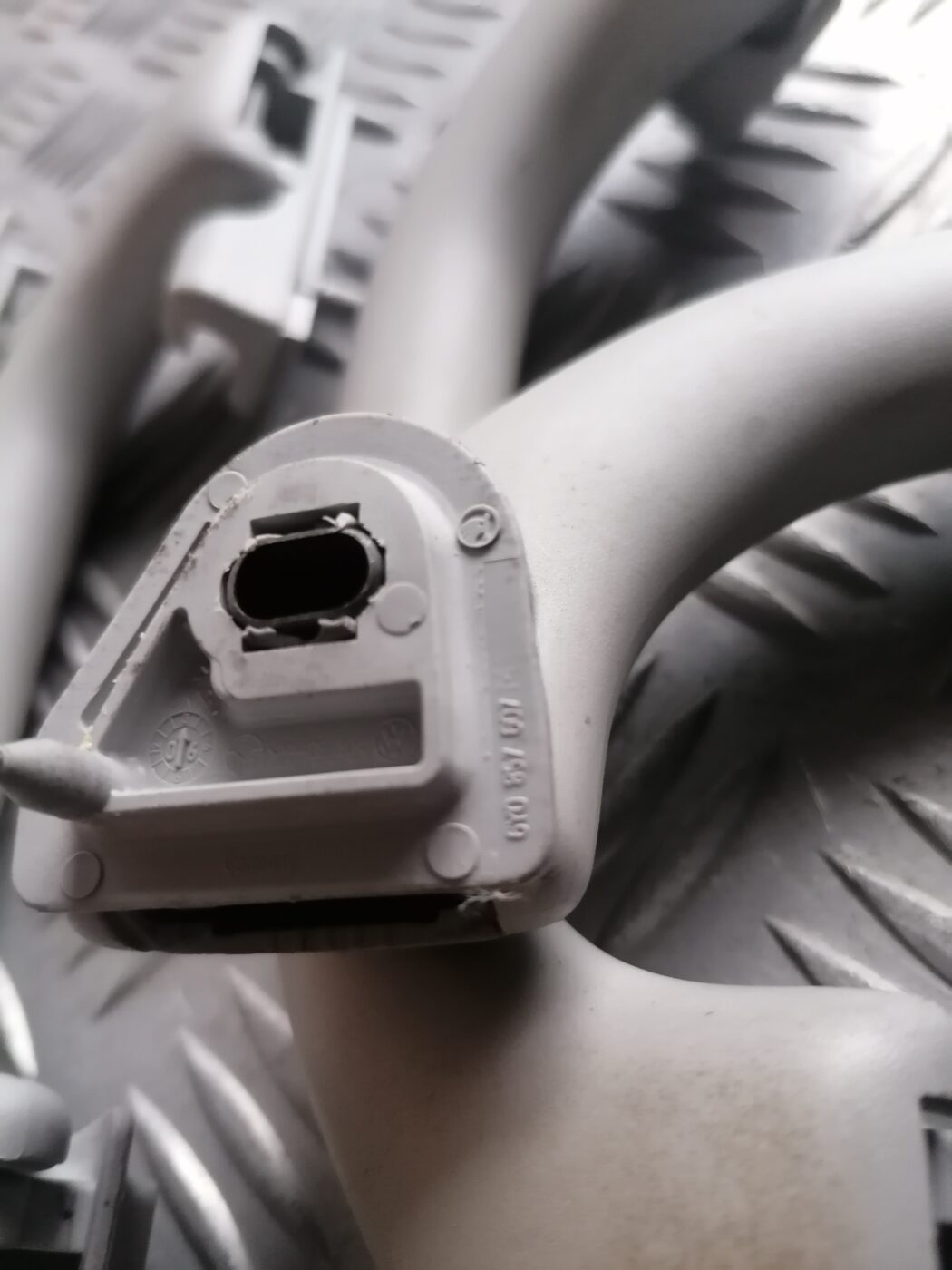 Salona rokturis griestos priekš ŠKODA OCTAVIA 2006