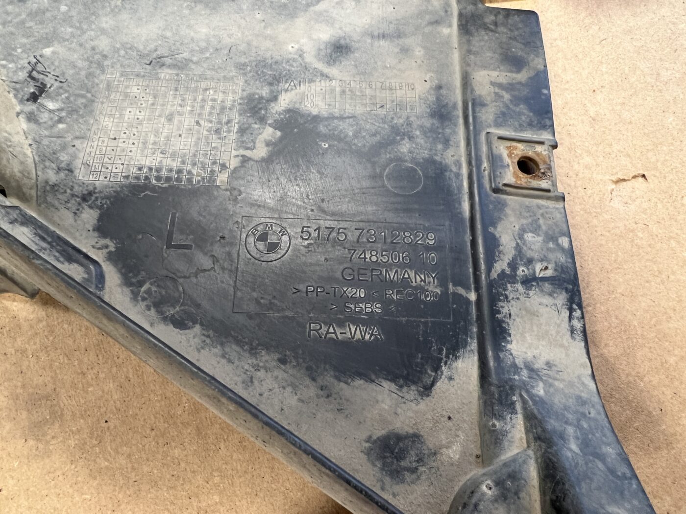 Priekšējais kreisais paspārns priekš BMW 520D F11 2011 TOURING