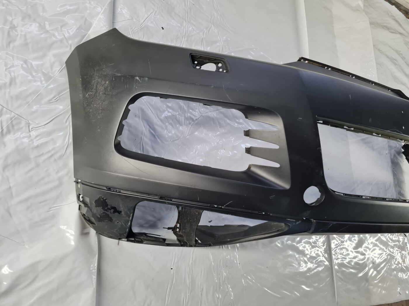 Priekšējais buferis priekš VW TOUAREG 2010-2018 7P6807221C 7P6807061E