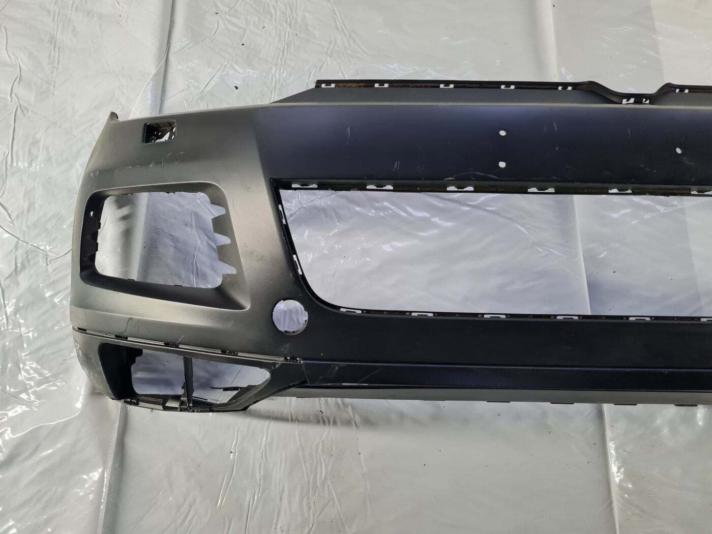 Priekšējais buferis priekš VW TOUAREG 2010-2018 7P6807221C 7P6807061E