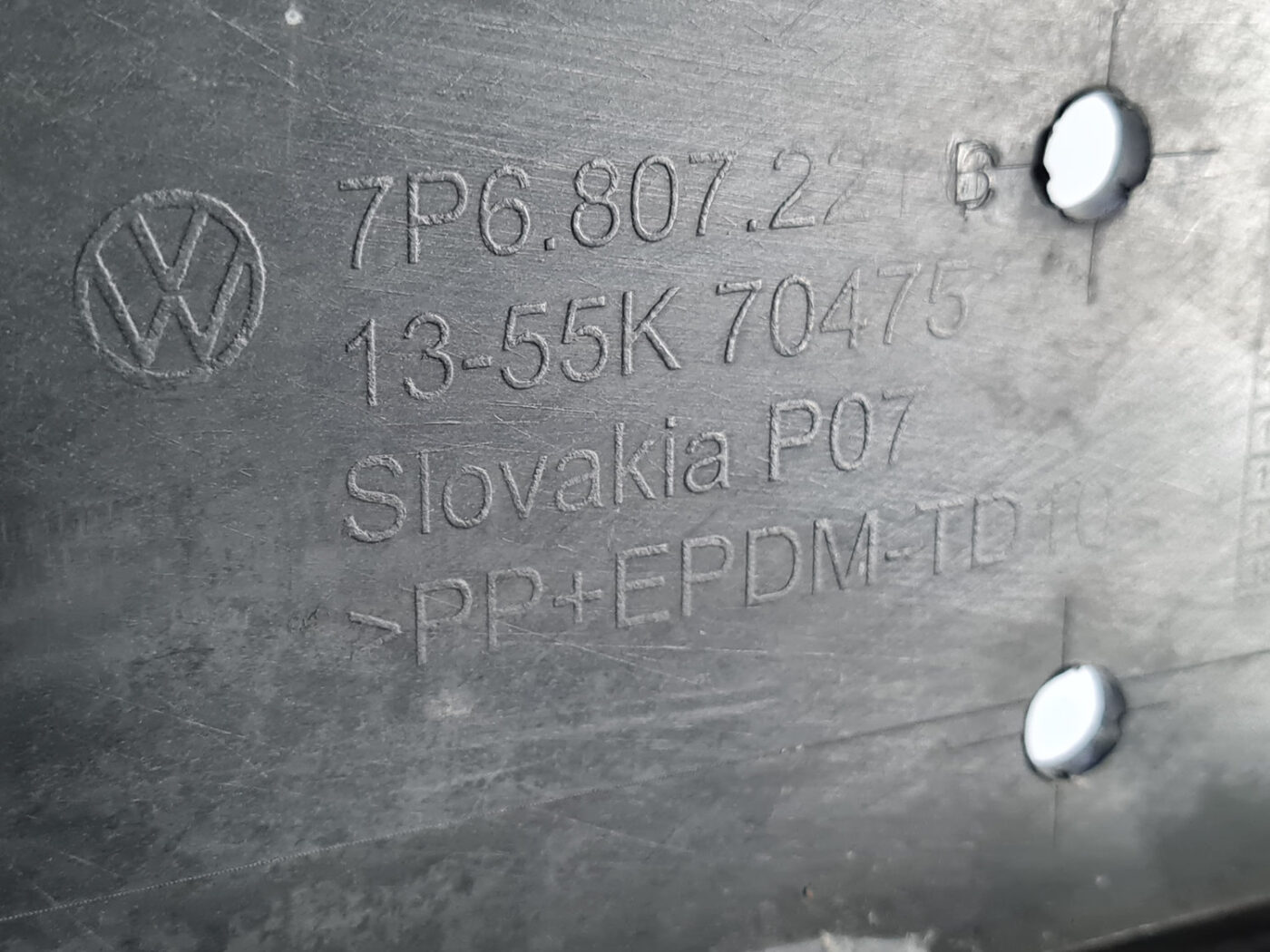 Priekšējais buferis priekš VW TOUAREG 2010-2018 7P6807221C 7P6807061E