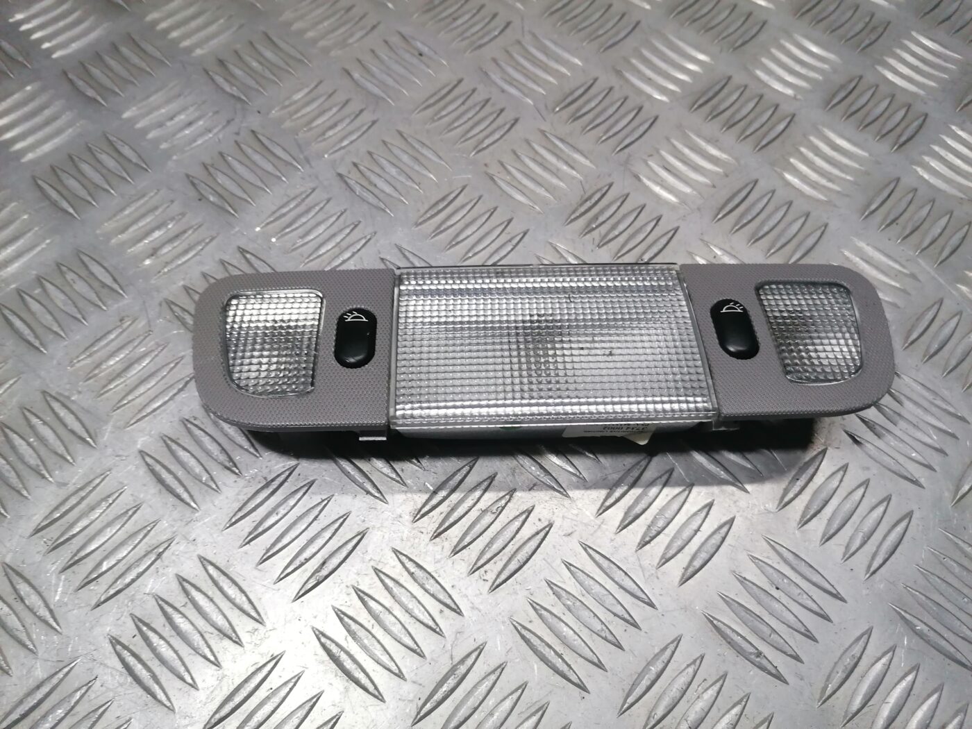 Aizmugurējo sēdvietu apgaismojums priekš PEUGEOT 607 2010