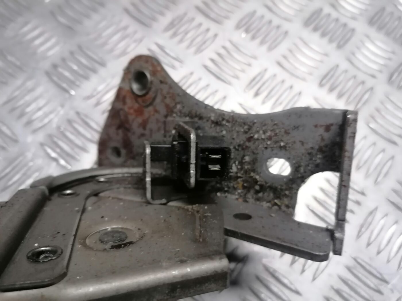 Stāvbremzes svira priekš PEUGEOT 607 2010