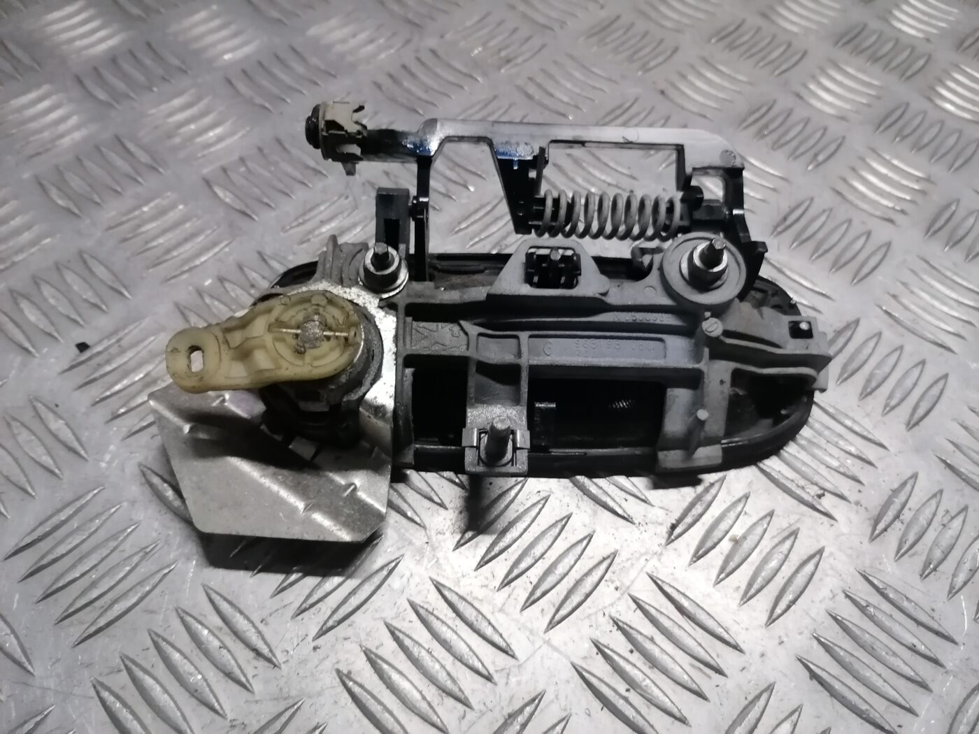 Priekšējāis kreisais durvju rokturis priekš PEUGEOT 607 2010