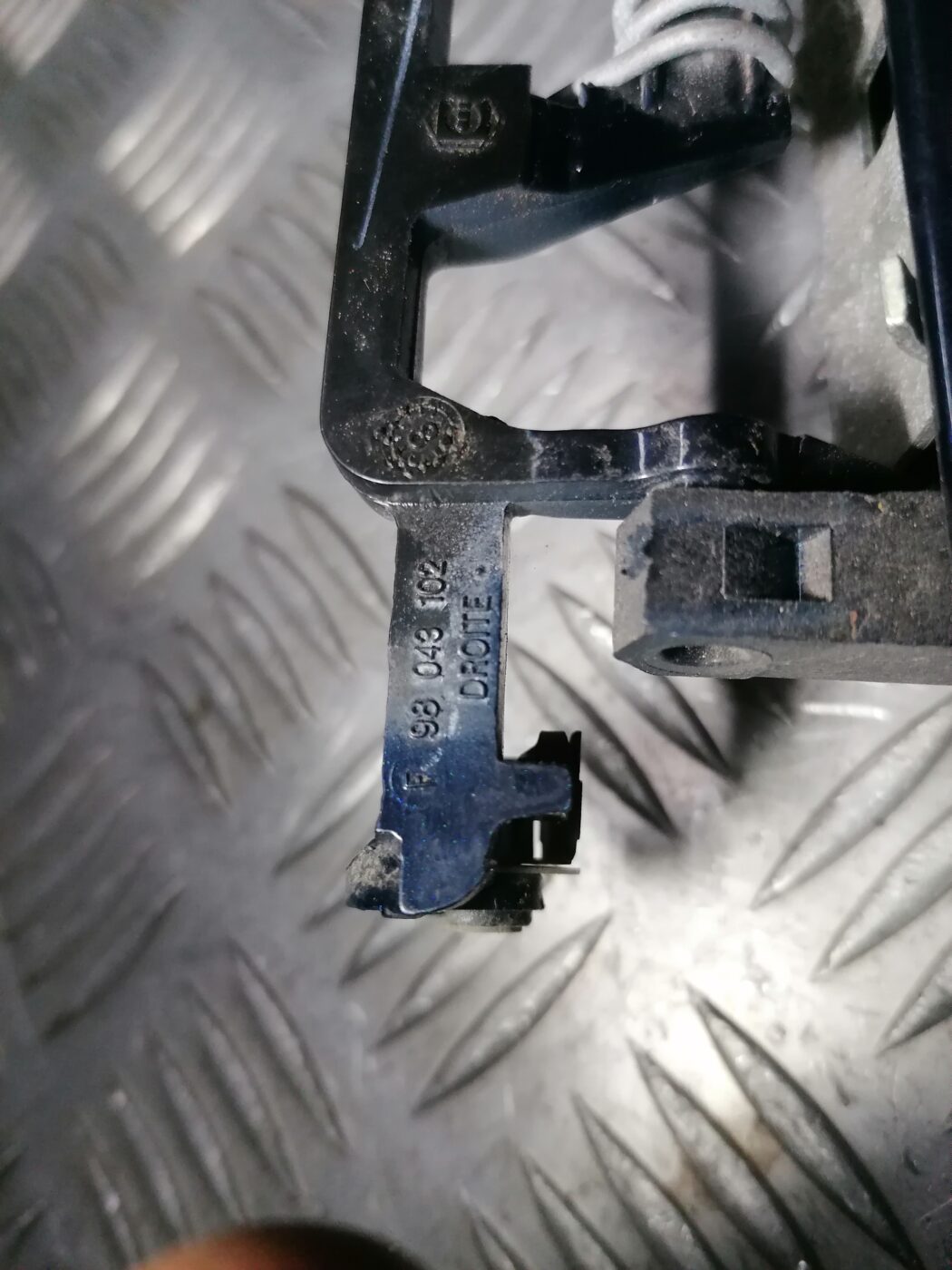 Priekšējāis labais durvju rokturis priekš PEUGEOT 607 2010