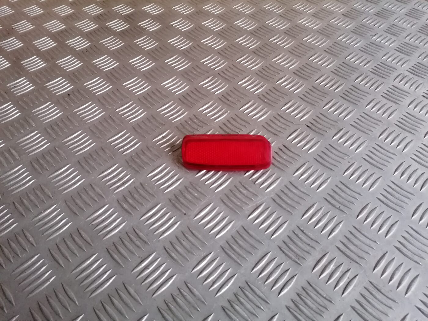 Aizmugurējais atstarotājs priekš PEUGEOT 607 2010 1 Aizmugurējais atstarotājs priekš PEUGEOT 607 2010