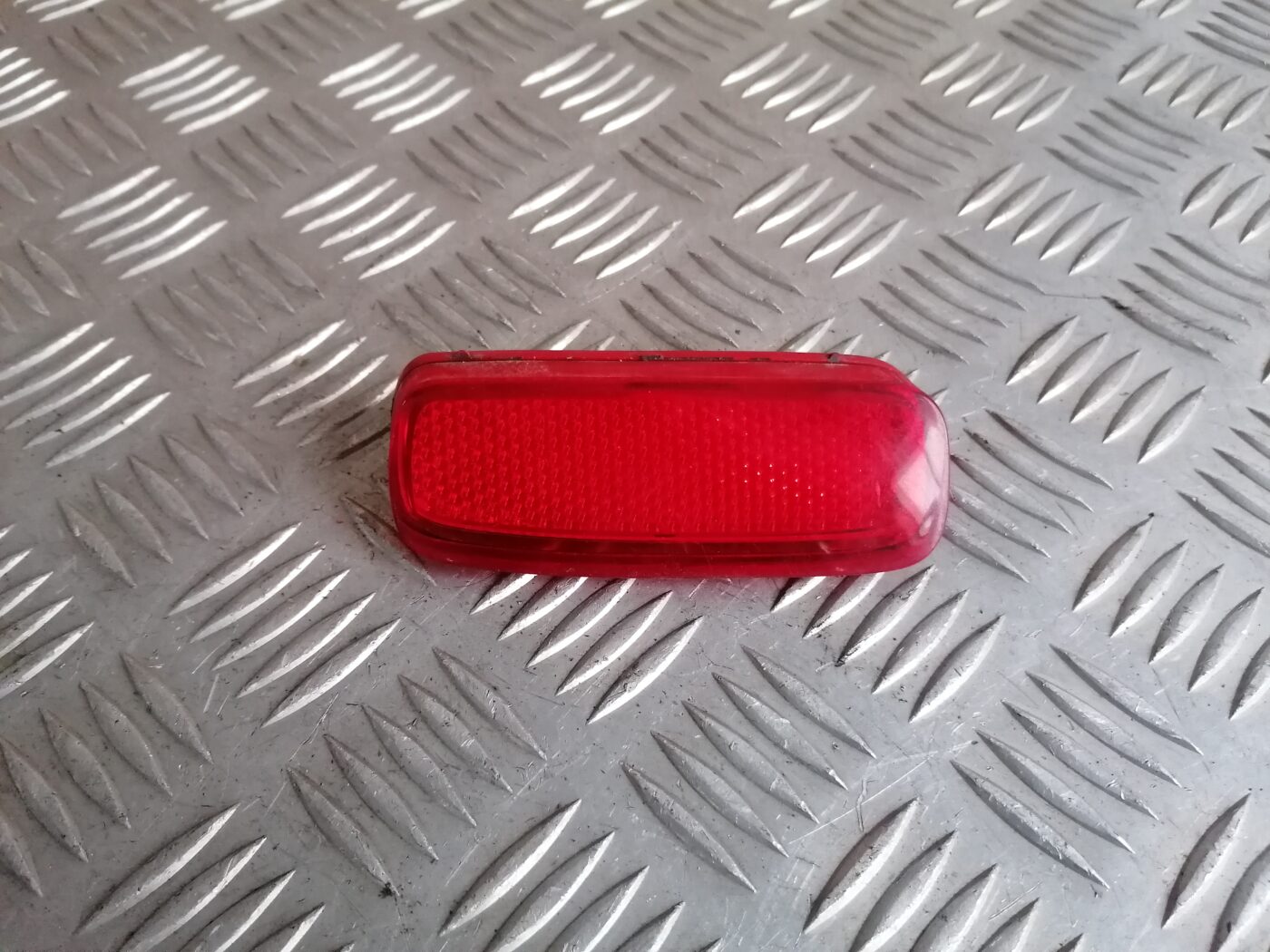 Aizmugurējais atstarotājs priekš PEUGEOT 607 2010 2 Aizmugurējais atstarotājs priekš PEUGEOT 607 2010