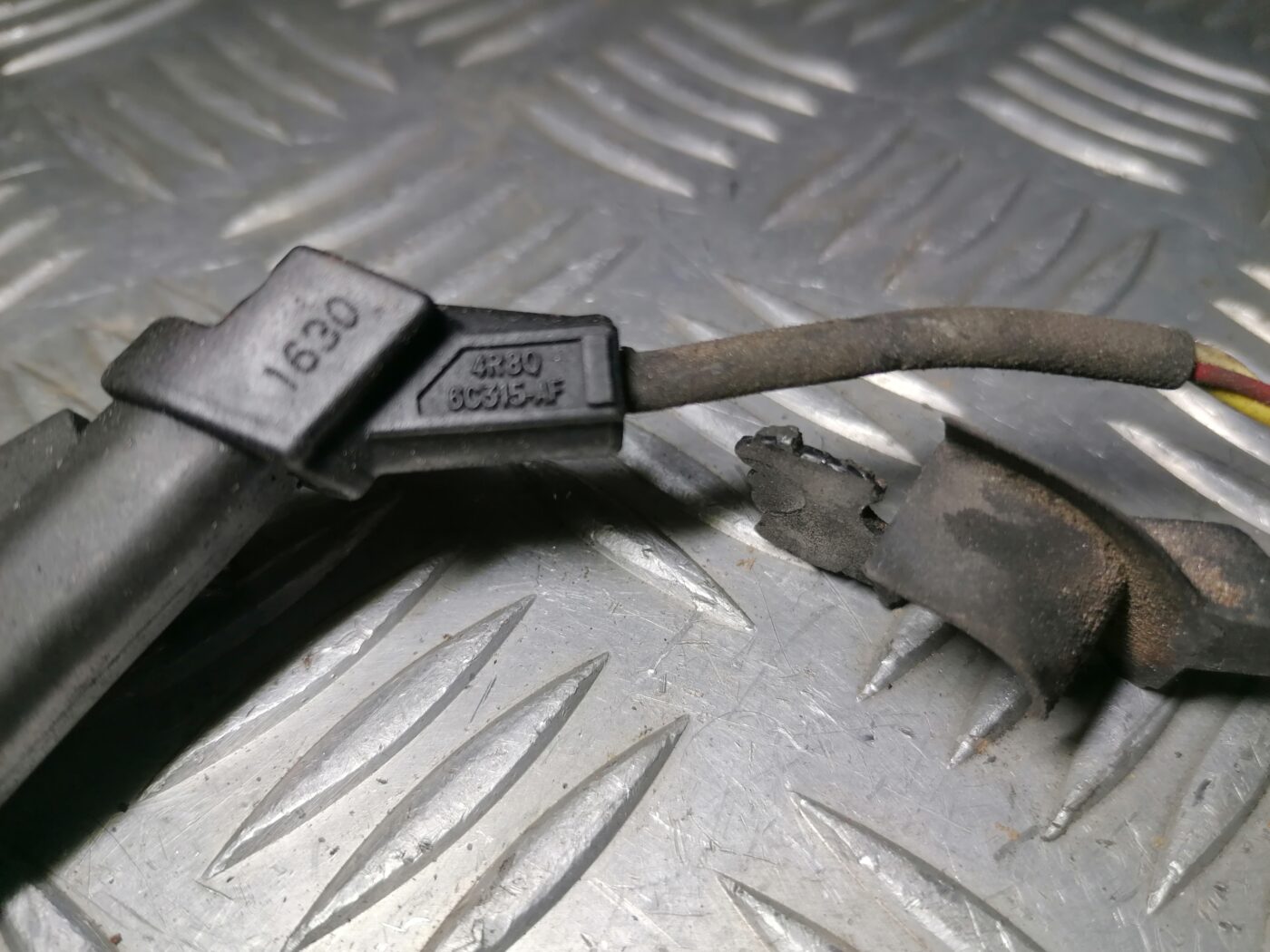 Kloķvārpstas devējs priekš PEUGEOT 607 2010