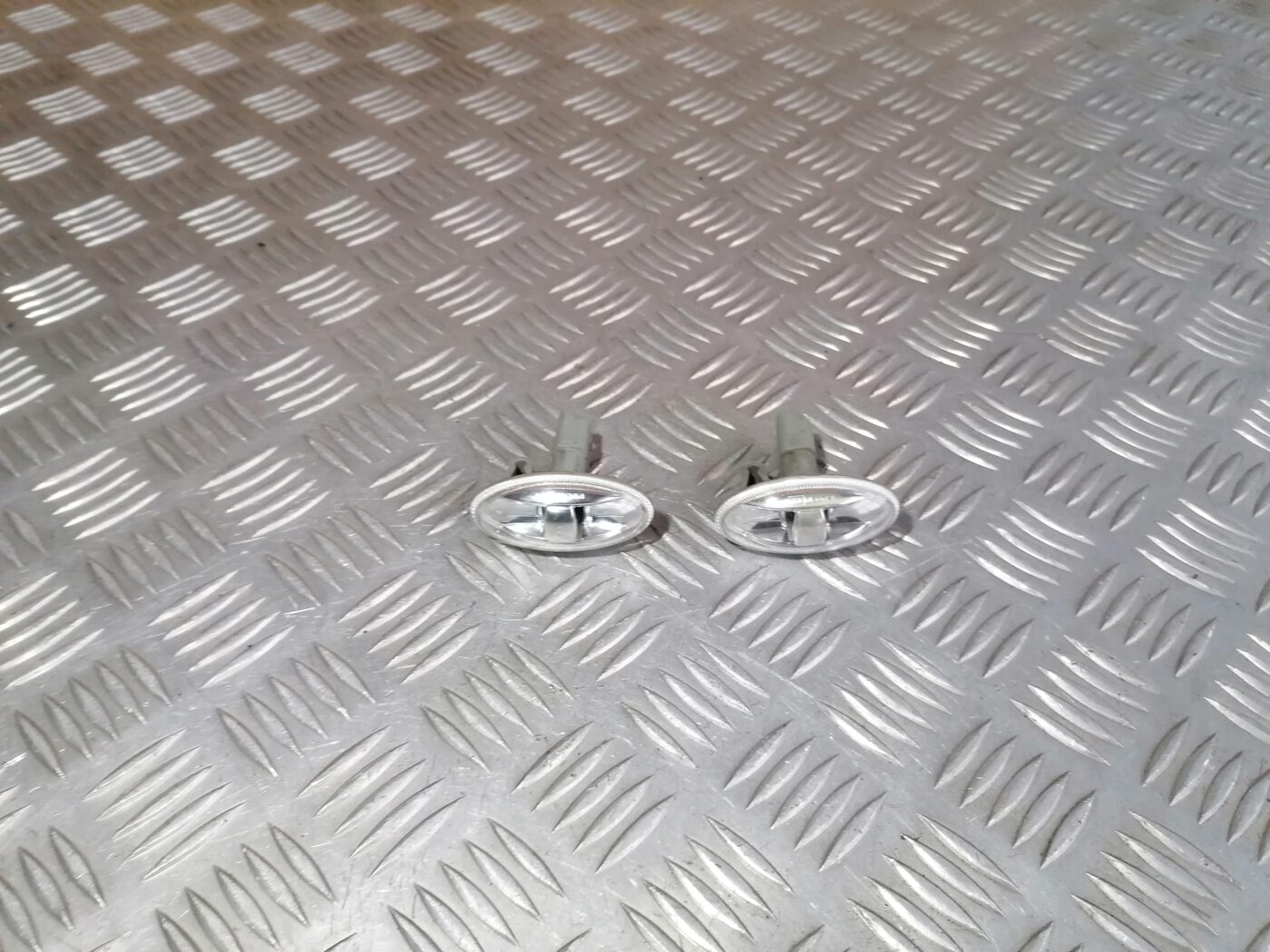 Pagrieziena signala lukturis priekš PEUGEOT 607 2010