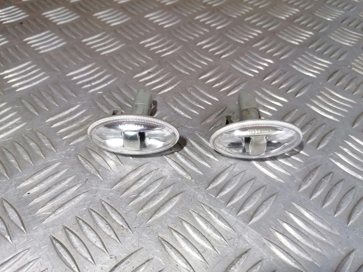 Pagrieziena signala lukturis priekš PEUGEOT 607 2010