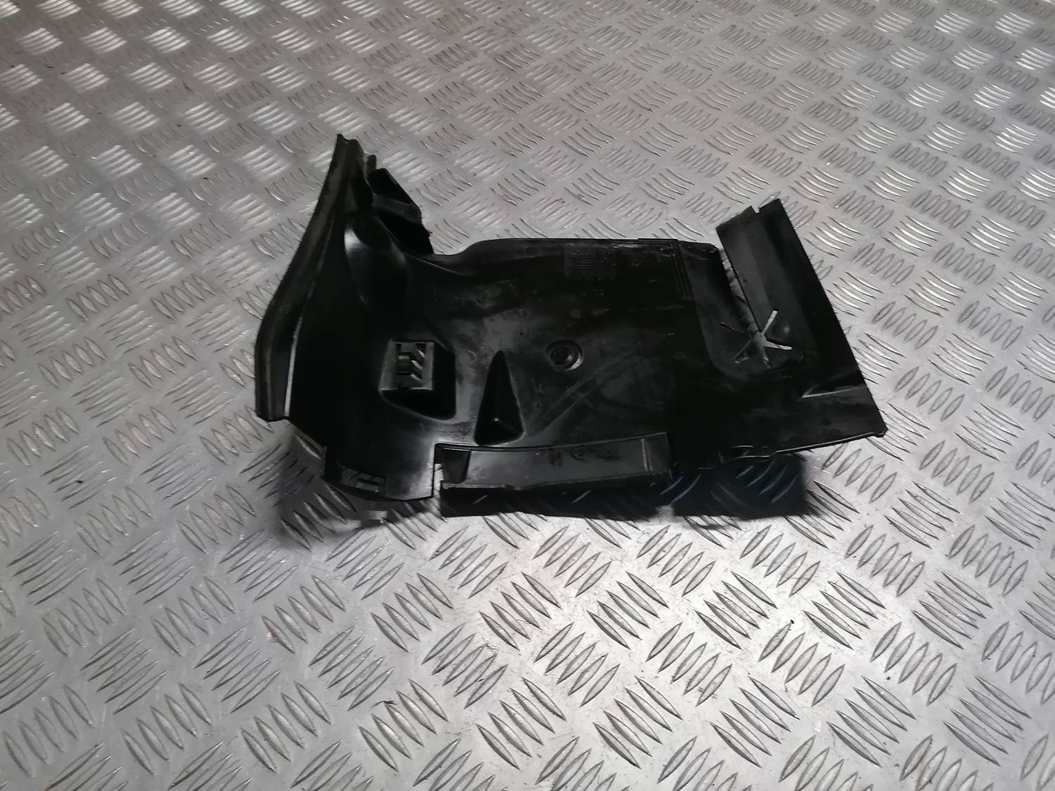 Dzinēja aizsargdaļas priekš PEUGEOT 607 2010