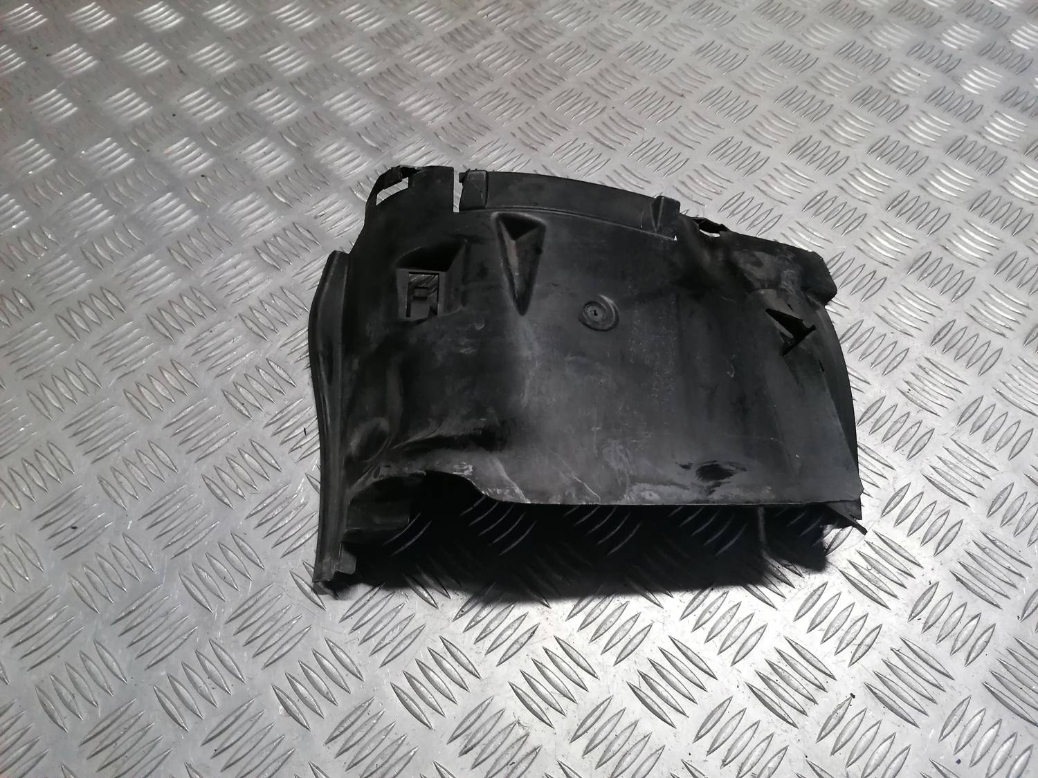 Dzinēja aizsargdaļas priekš PEUGEOT 607 2010