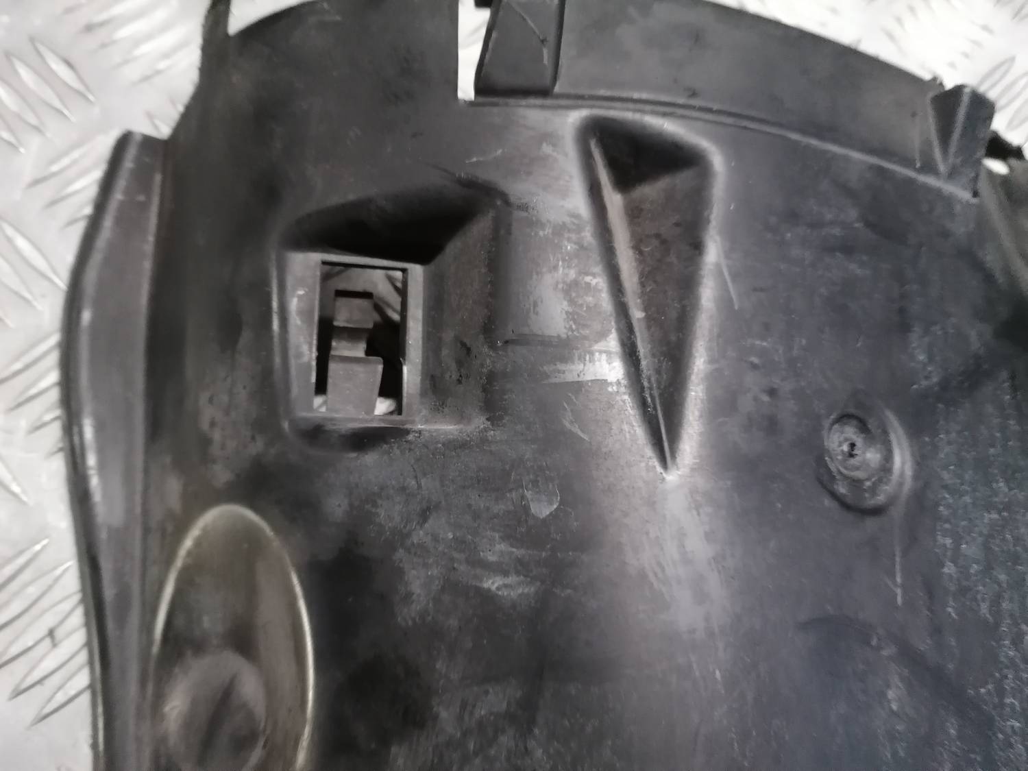 Dzinēja aizsargdaļas priekš PEUGEOT 607 2010