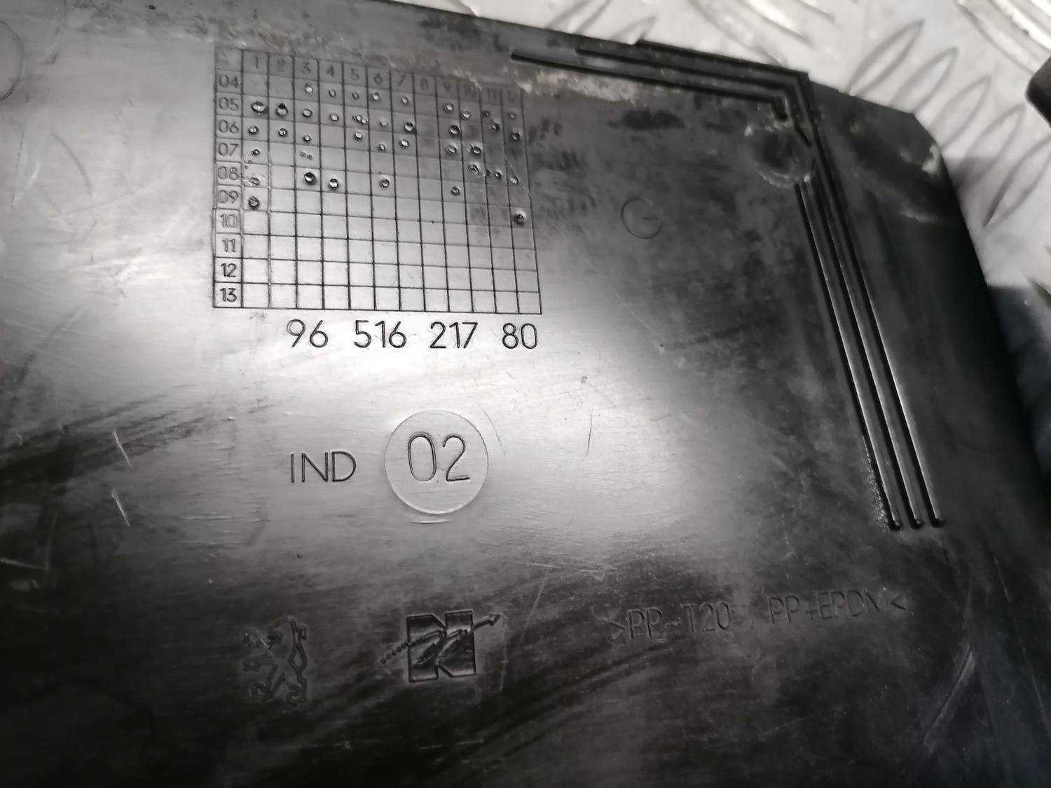 Dzinēja aizsargdaļas priekš PEUGEOT 607 2010